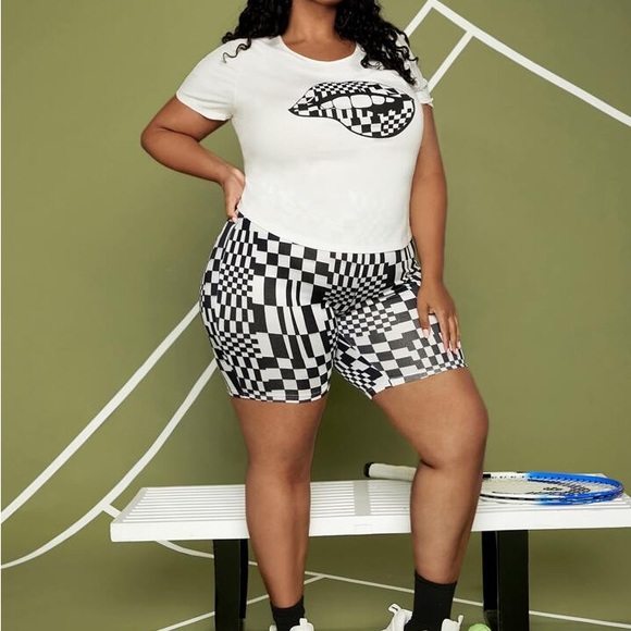 Super Cute “lip Biting “ Top Fit + 30 = 5X see size chart. - Picture 10 of 11